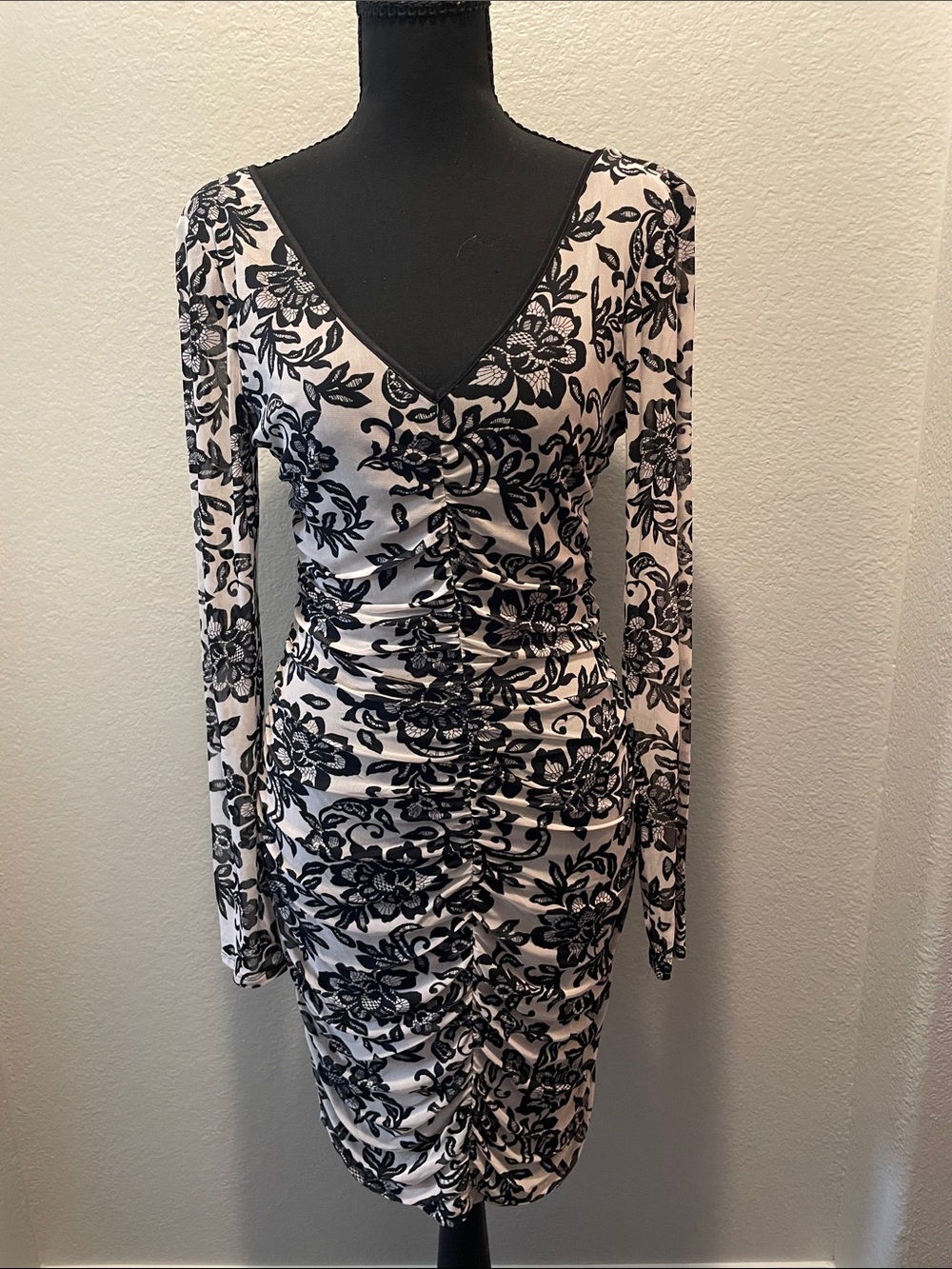 Guess Black & White Floral Ruched Long Sleeve Dress